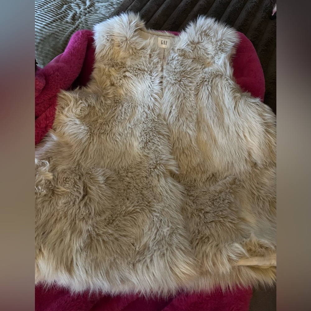 Gap Faux Fur Vest in Cream